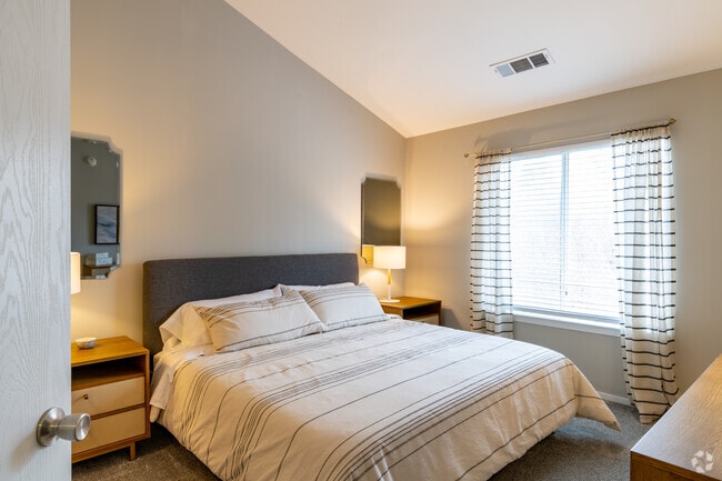 Iris - 2BR, 2BA - 985 SF