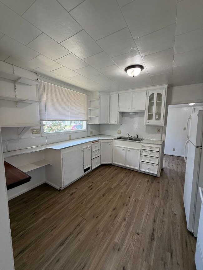 Building Photo - 724 3rd St Rental