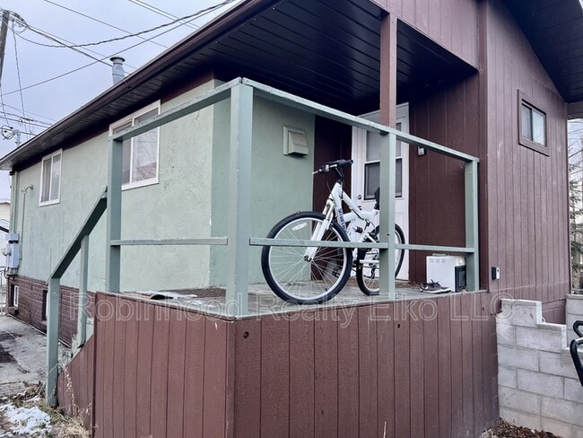 Building Photo - 756 1/2 Maple Street