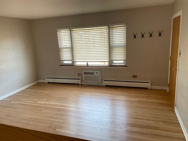 Photo - 1537 Harlem Ave Unit 3w