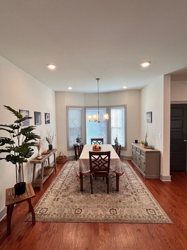 Photo - 420 Veritas St