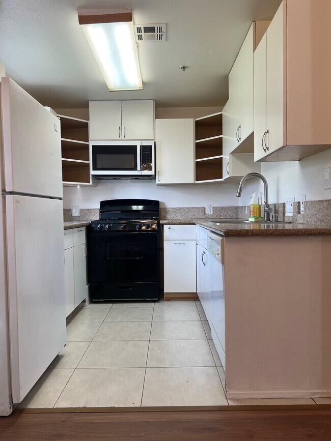 Unit # 1 Kitchen - 14655 Vanowen St Unit 1
