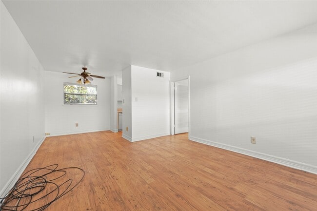 Building Photo - 419 Marshall St Unit 11