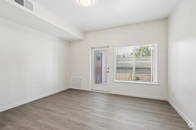 1BR, 1BA - 607SF - Living Room - Harrington Grove