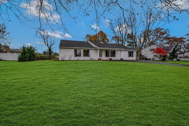 Photo - 21 Crater Lake Dr