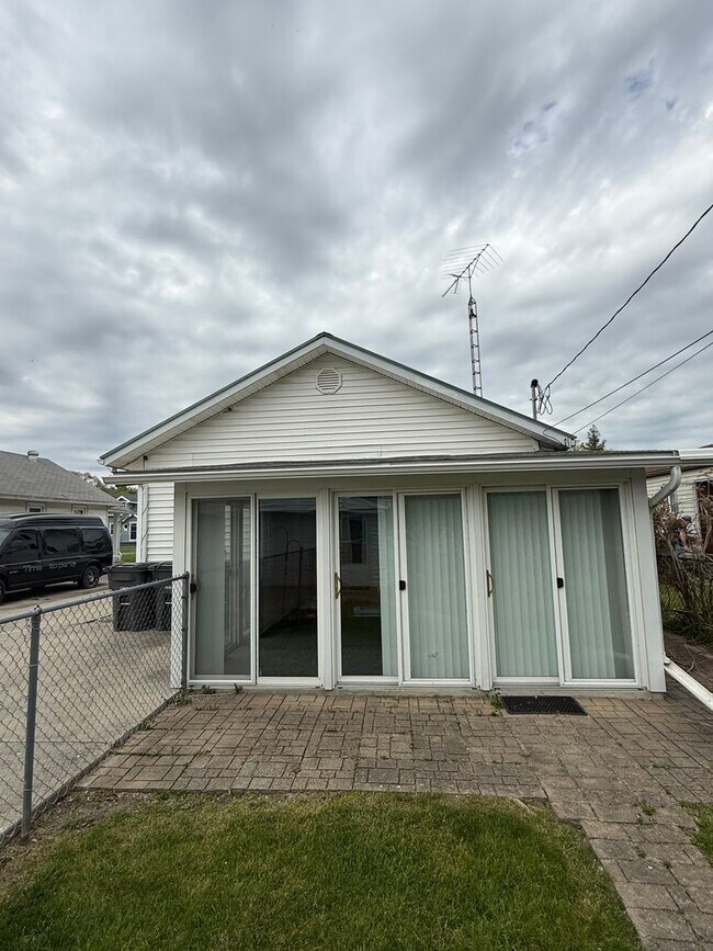 Photo - 3 Bed 1 Bath