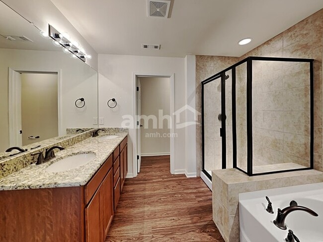 Building Photo - 657 Pemberton Dr Rental