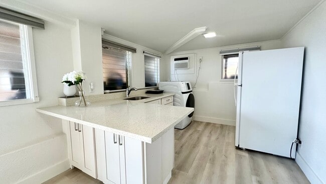 Available NOW - Newly Renovated Studio with 1 Bath & Washer/Dryer in Maunalani Heights! - Available NOW - Newly Renovated Studio with 1 Bath & Washer/Dryer in Maunalani Heights!