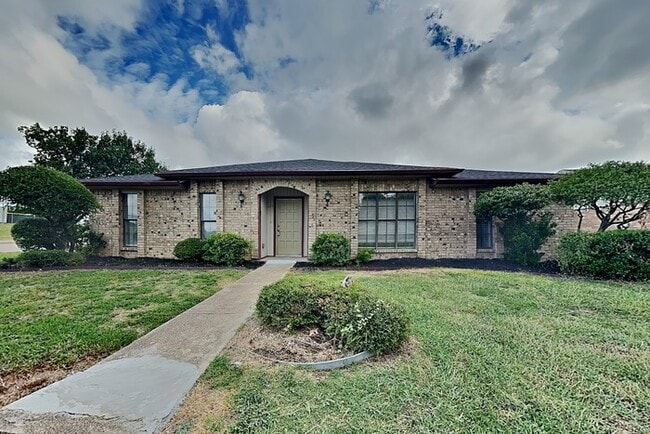 Building Photo - 621 Shenandoah Ct