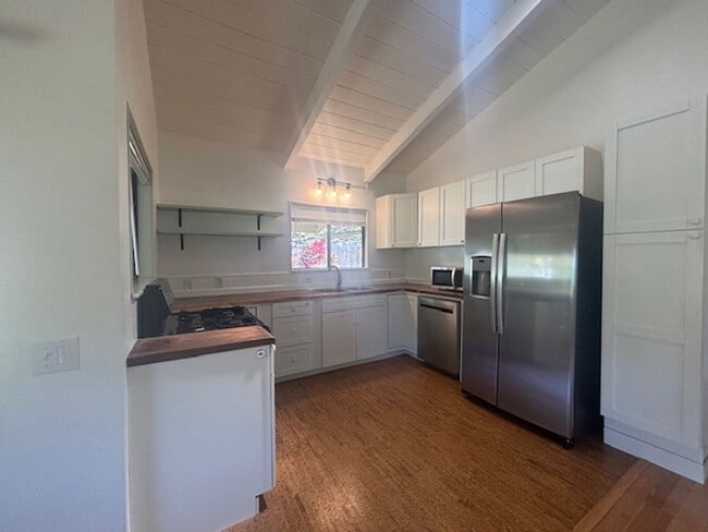 Photo - 2 Bedroom/2 Bathroom plus Den walkable to Banyans and Pet Friendly!  Section 8 Accepted!