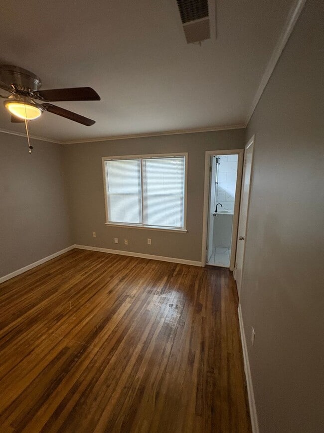 Photo - 1801 Myrna Ln