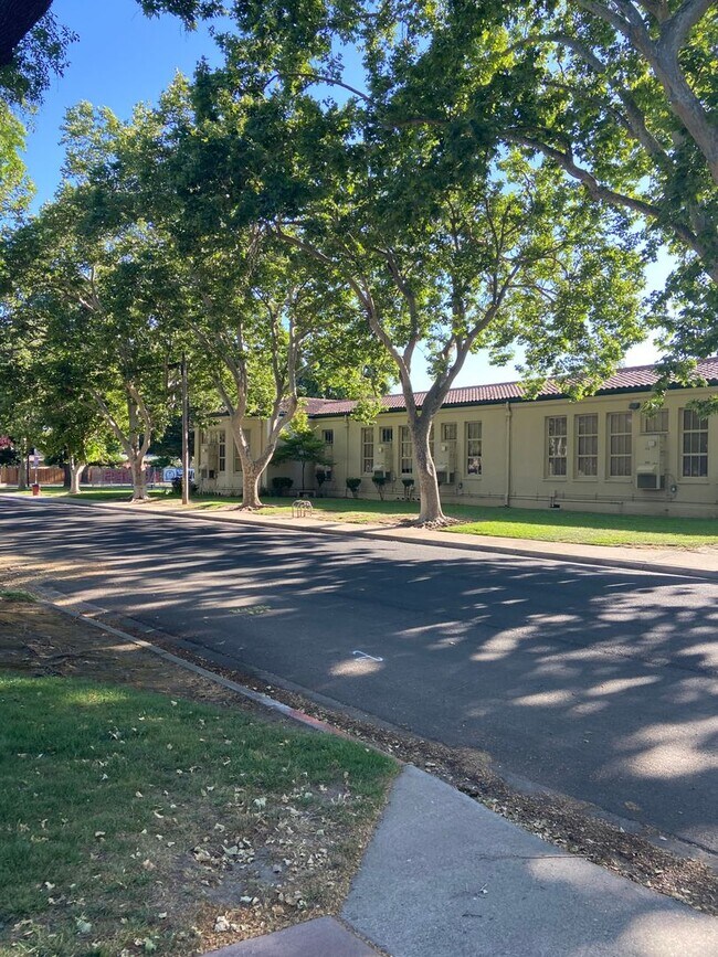 Cute 2 Bedroom Home in the College Neighbo... House Rental in Modesto