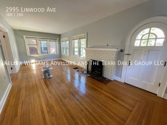 Photo - 2995 Linwood Ave