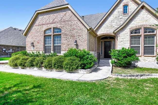 Building Photo - 5923 Dewdrop Ln