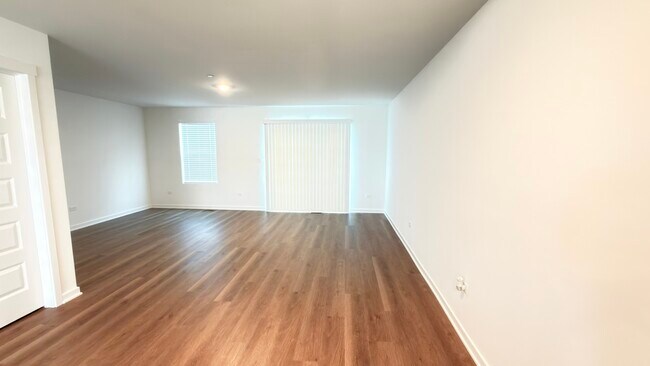 Photo - 435 Lakeshore Ct