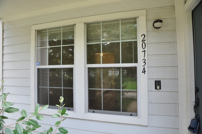 Building Photo - 20734 Settlers Lake Cir N