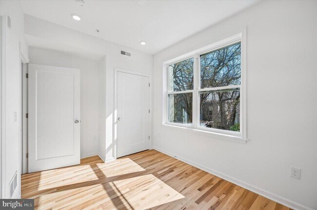 Photo - 1645 N Marshall St