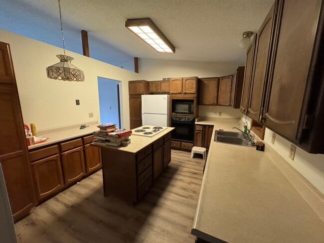 Photo - 5 Bedroom, 3 Bathroom, 2 Car Garage in North Pole - FUEL INCLUDED!