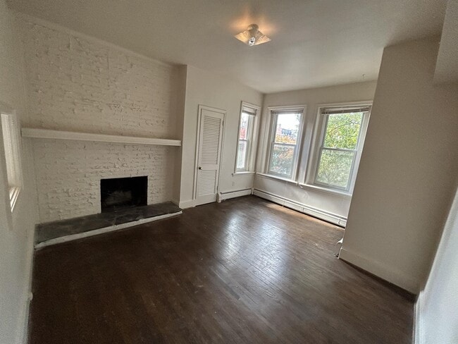 Building Photo - 16 5th St SE Unit 201