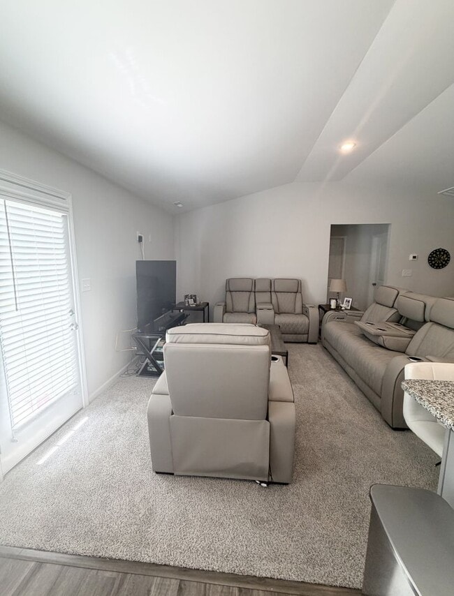 Photo - 4036 Shire St