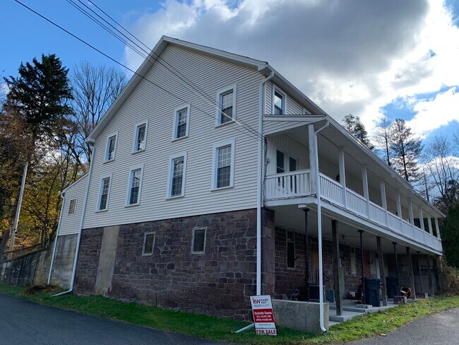 Photo - 8 Hillside Ave Unidad #8
