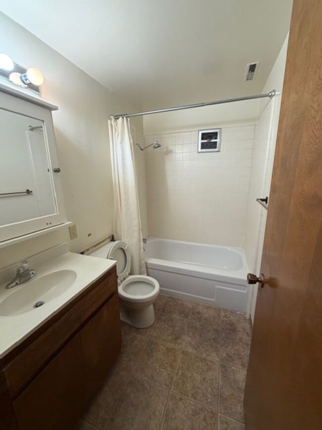 Photo - Clean and Comfortable 3 Bedroom, 2 Bathroom Townhouse