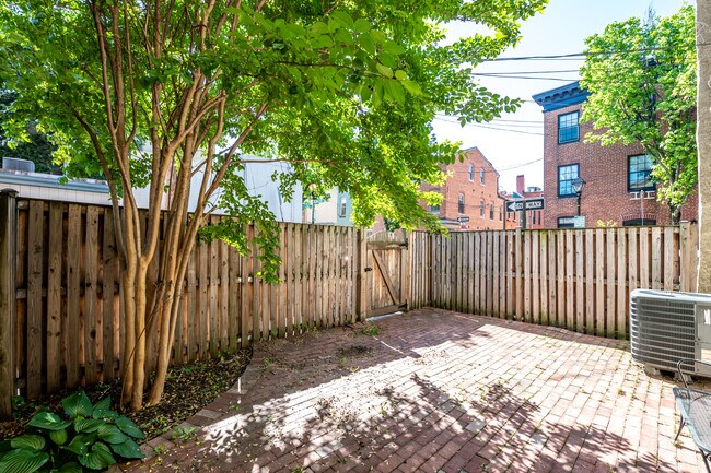 Photo - 1614 Lancaster St Townhome
