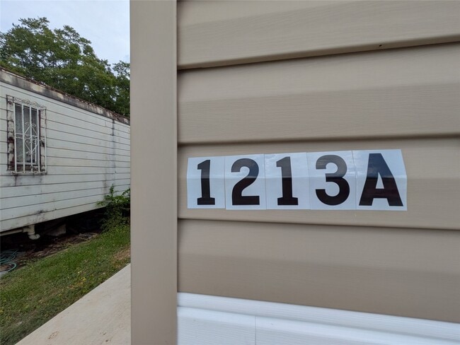 Building Photo - 1213 Kentucky St Unit A