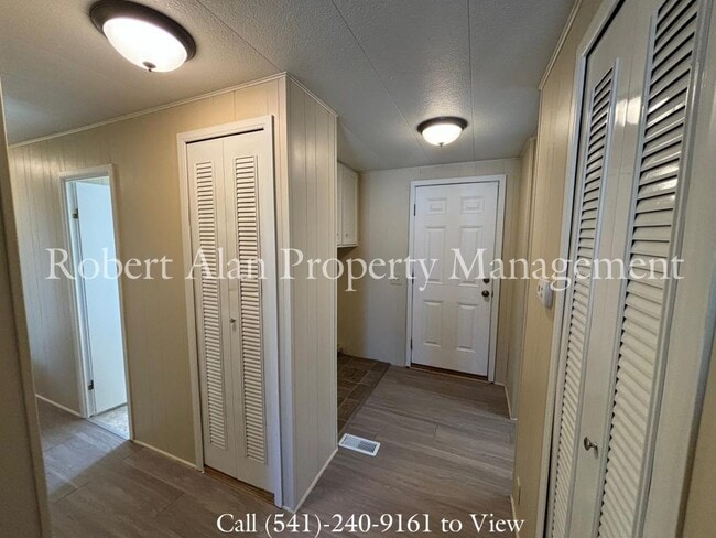 Photo - 4008 NE Riverside Ave