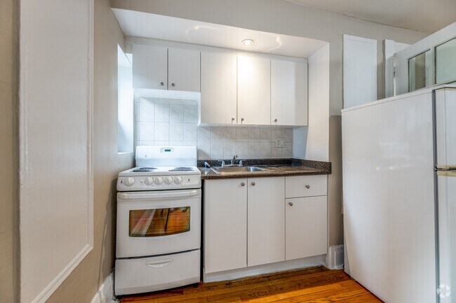 Bachelor + Den - Kitchen