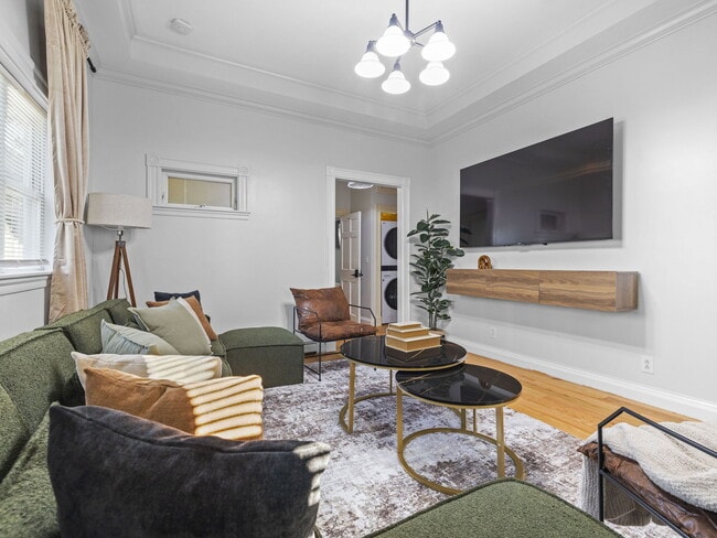 Building Photo - 110 Glen St