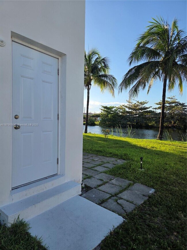 Photo - 101 NW 204th St Unidad 17X