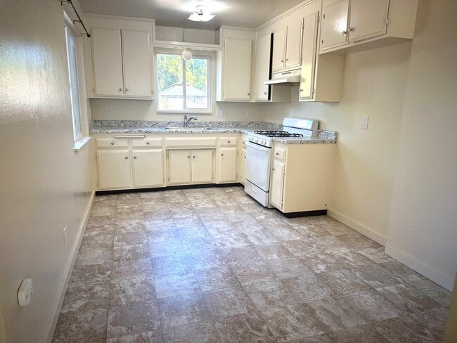 3970 Meteor St