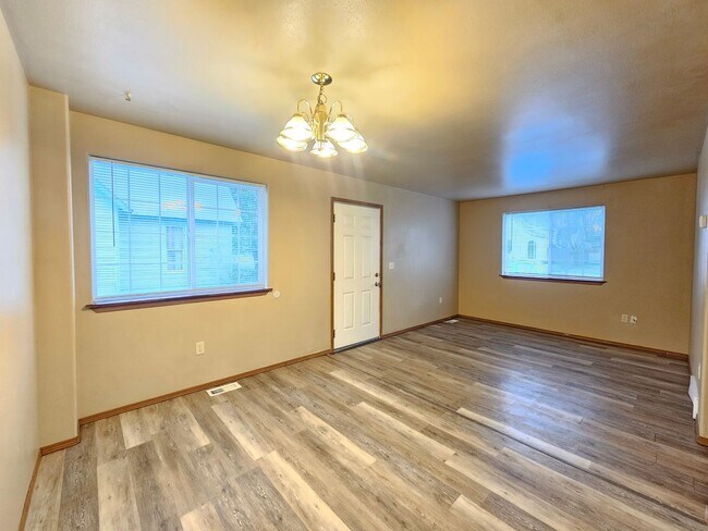 407 E 8th Ave Unit 2