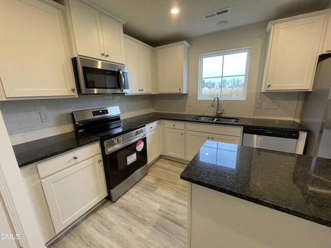 Photo - 49 Suhani Ln