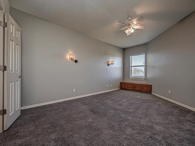 Photo - 204 S Riverside Dr