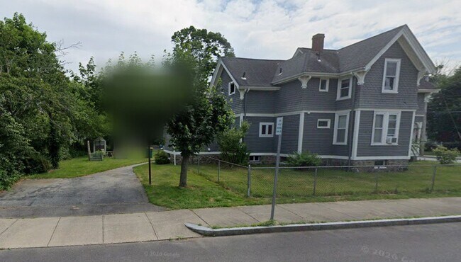 141 Rumford Ave Unidad A