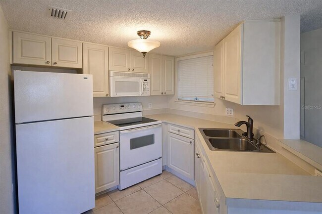 Photo - 1908 Lake Atriums Cir Unit 15