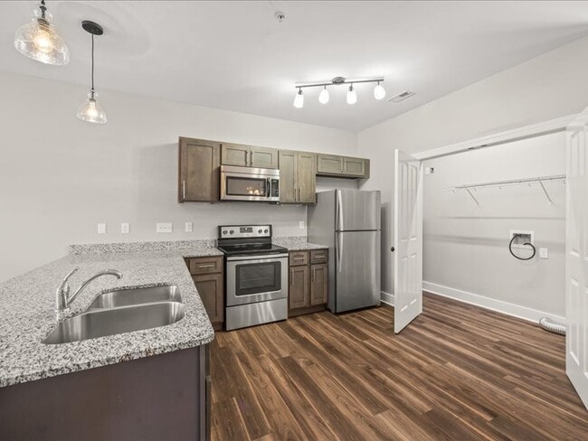 Photo - 407 Grady Way