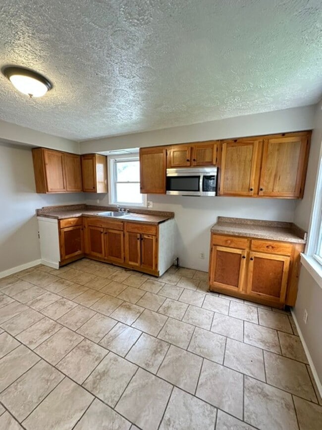 Photo - 934 W 14th St