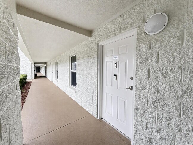 Photo - Beautiful 2 bedroom/2 bathroom on the river Unit 106