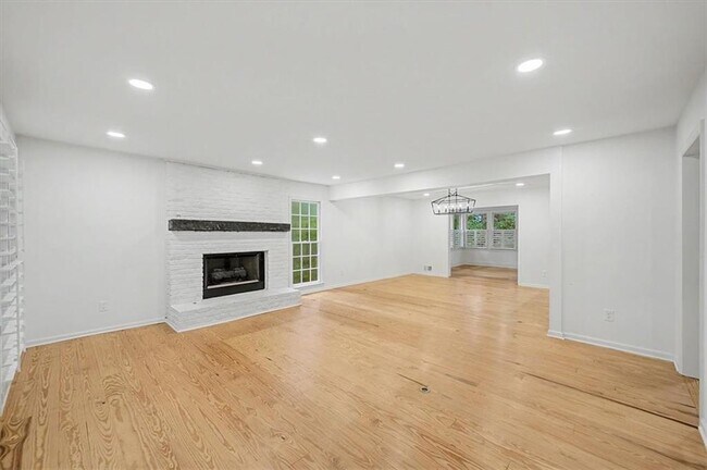 Photo - 3868 Emerson St