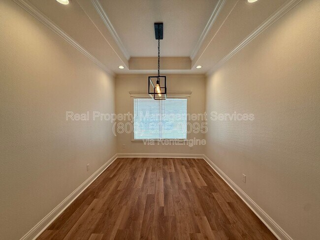 Photo - 7621 54th St