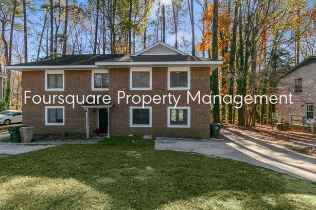 Building Photo - Comfortable 3-Bedroom Multi-Family Home with Open Floor Plan, Hard-Surface Flooring & Private Par...