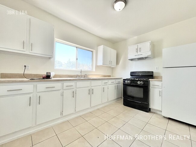 Photo - 625 W Vernon Ave Unit 2
