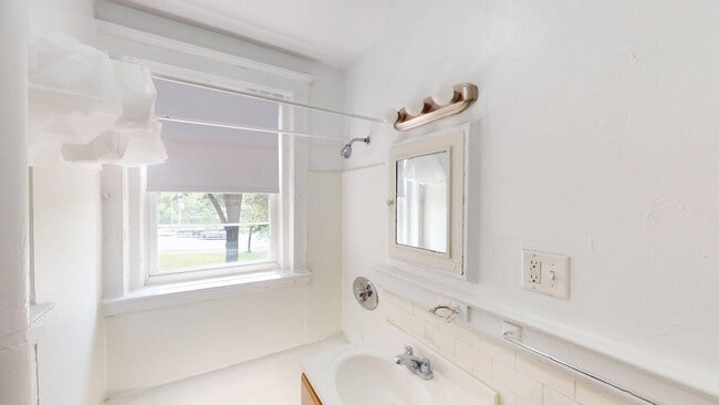 Photo - 1255 Boylston St