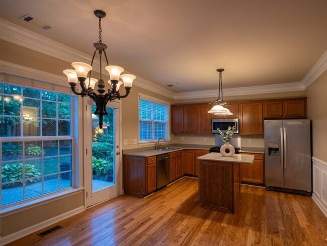 Photo - 2042 Polesdean Ln NW