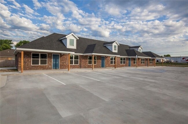 Building Photo - 134 Erin Pl Unit B