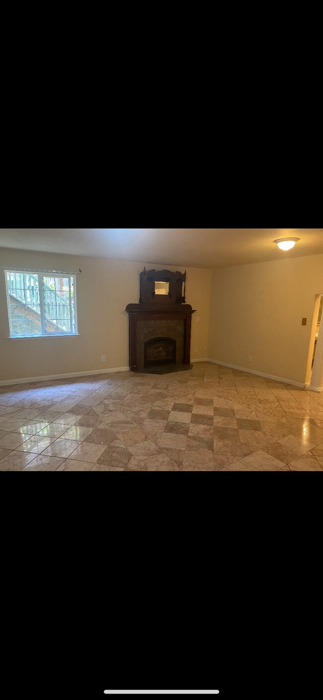 Photo - 660 Tabor Way