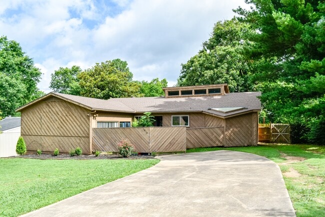 1818 W Ora Dr